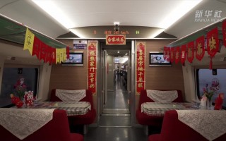 星星河制作短视频 ### 车厢里也能泡澡？这趟列车太会玩了！